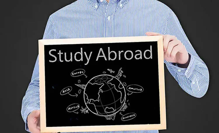 中国北京大学本科毕业证怎么做公证用于美国留学呢？