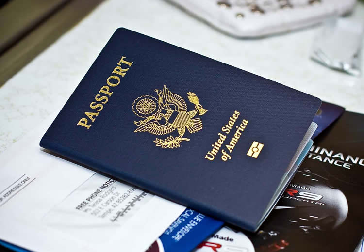 香港人在内地出生要移民美国亲属关系公证应该怎么做？